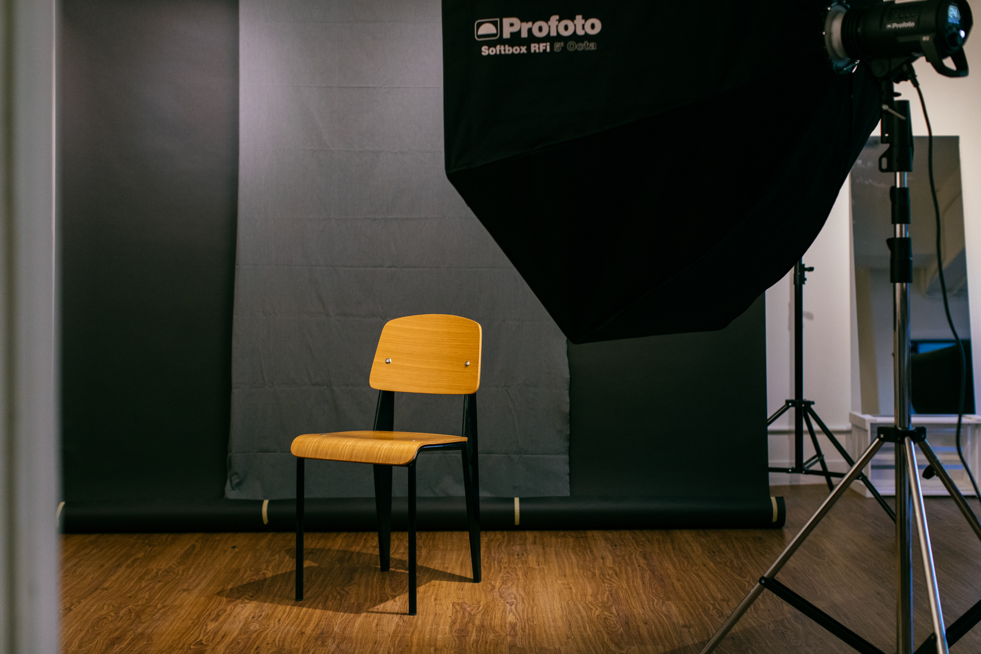 Portrait studio Hong Kong • workshop ten • Paper and fabric backdrops with Profoto 5' Octabox